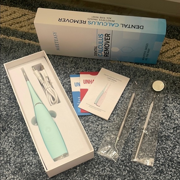 White and Blue Cuticle Remover Packaging - Picture 4 of 4